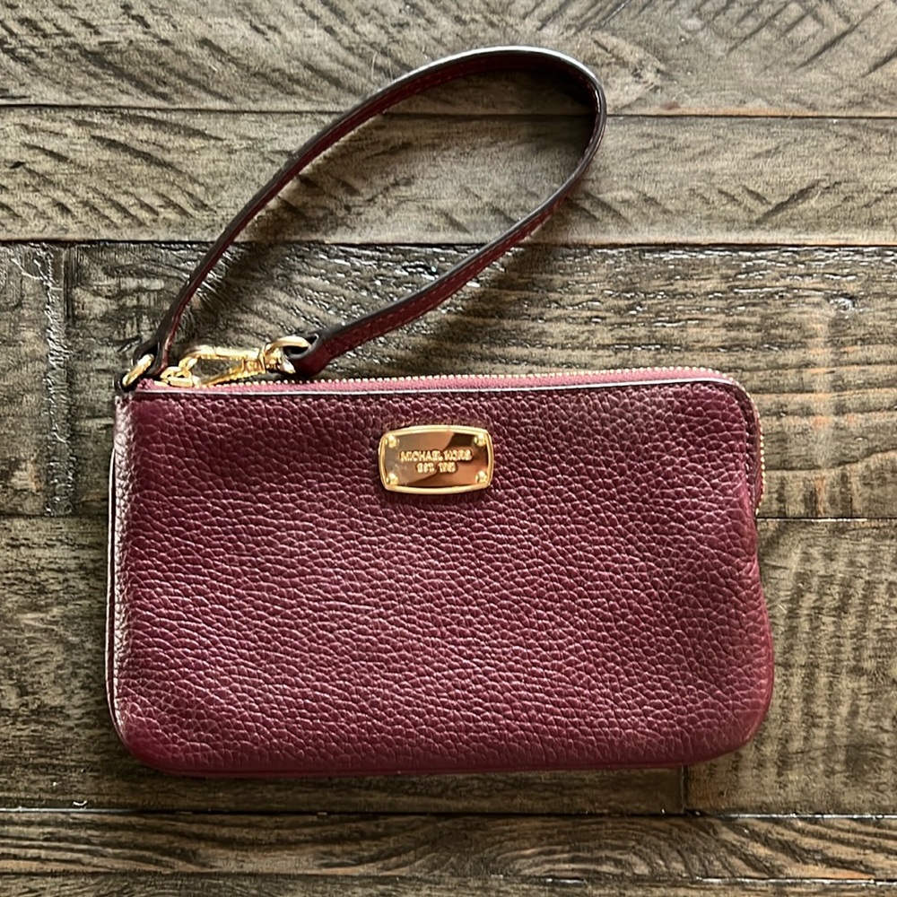 Michael kors wristlet